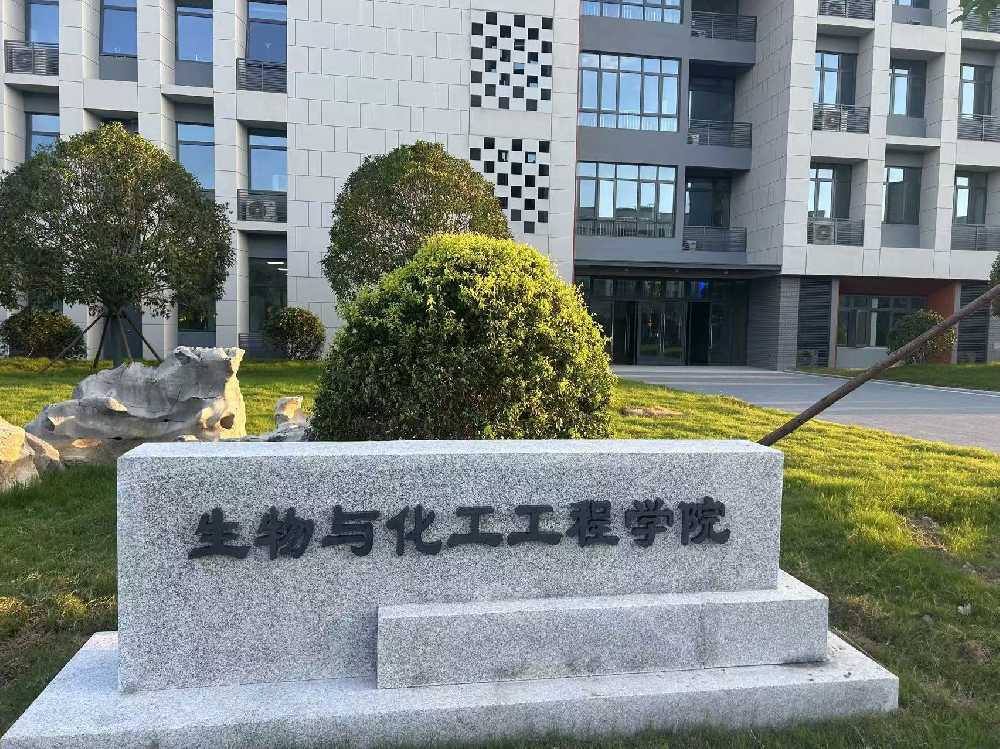 定海区扬州职业大学体育场高杆灯项目